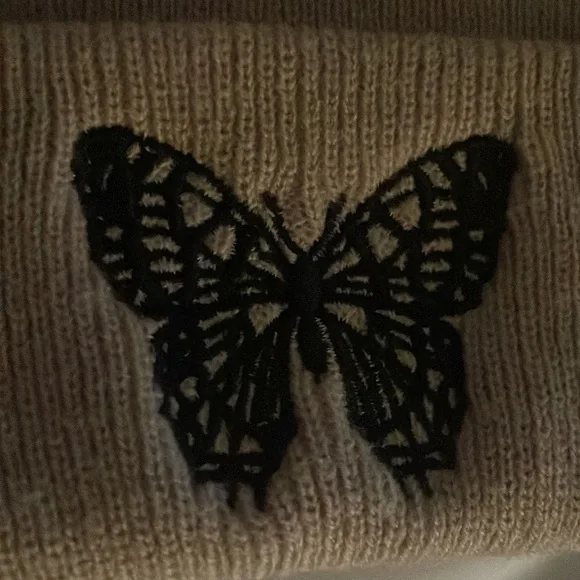 Tan Bennie with embroidered butterfly - Picture 3 of 3